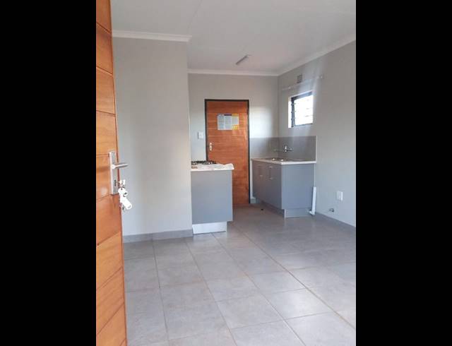 2 BEDROOM HOUSE FOR SALE IN PROTEA GLEN